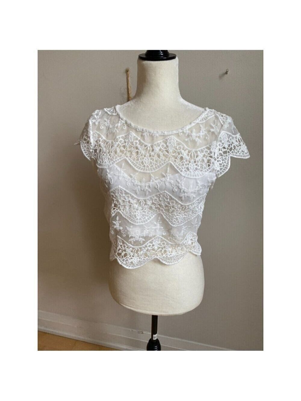 Lovesong women white lace short sleeve top sz medium